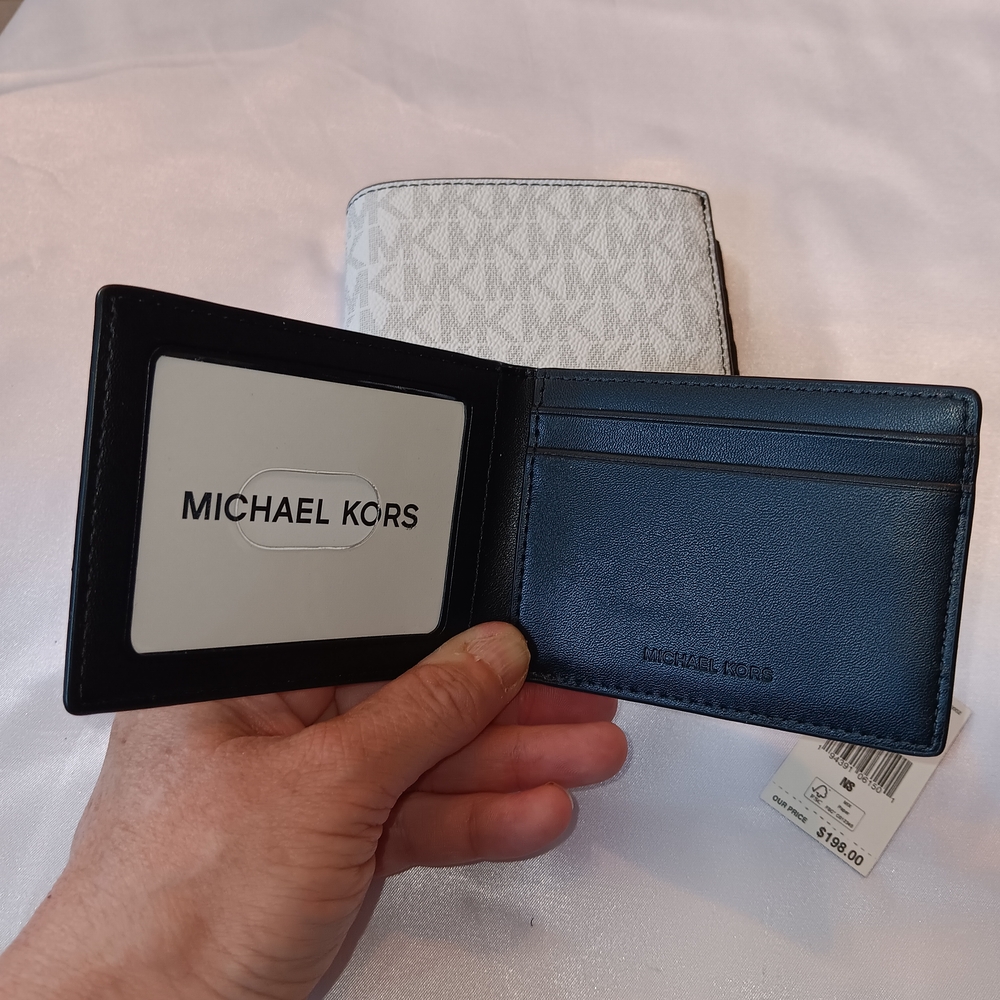 Michael Kors White and Black Wallet Set - Picture 3 of 8